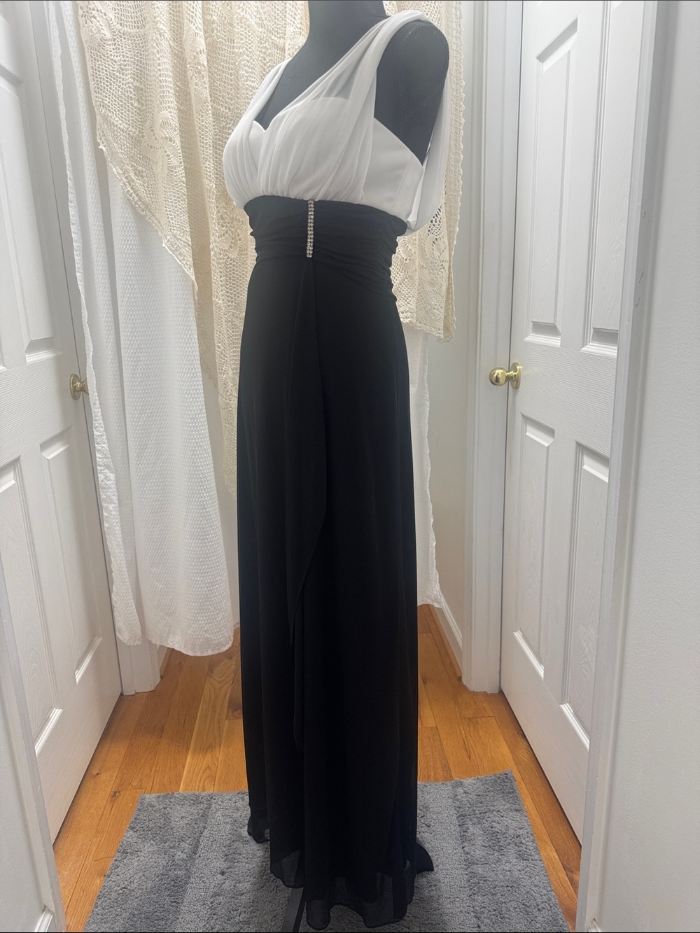 Vintage Black and White 90’s Formal Evening/Prom Dress by Betsy& Adam NWT - Picture 5 of 11